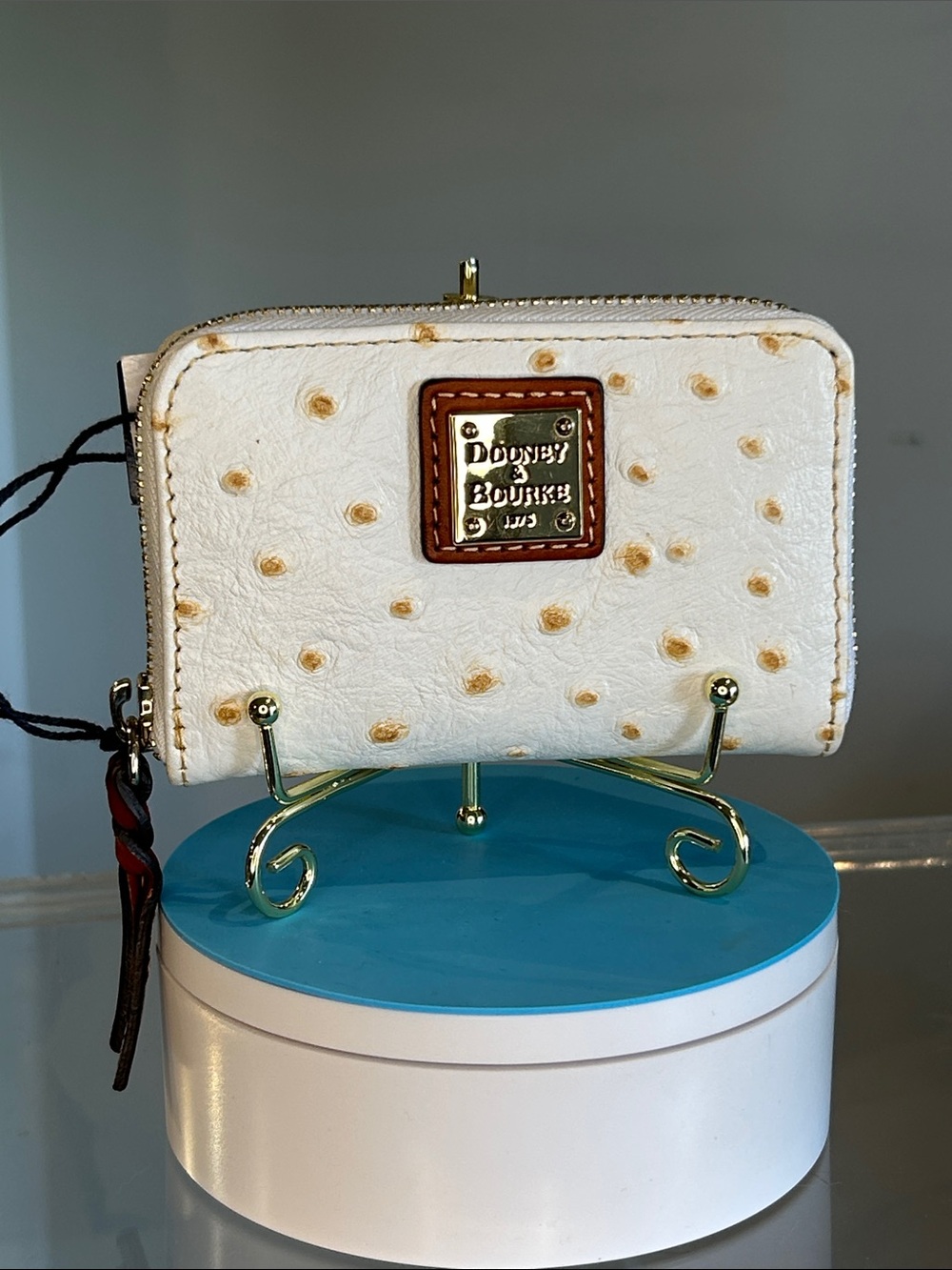 Dooney & Bourke White Ostrich-Texture Zip-Around Wallet 4.5”x 1”x 3” NWT